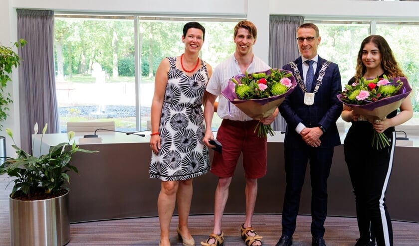 Vlnr: Wethouder Slaets, Nicolas v.d. Griendt, Burgemeester v.d. Meijden en Eliza Galajeva | Fotonummer: aa0d1f