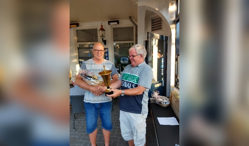 Kampioen Jan de Jong (l) en voorzitter Peter Vogels (r) | Fotonummer: fcd0e1