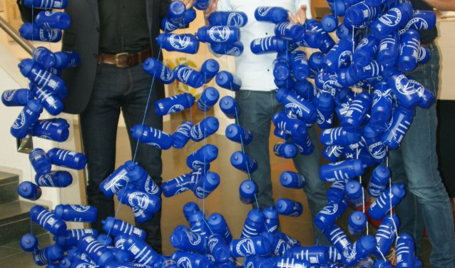 Iedere bidon is een steunbetuiging. | Foto: PR