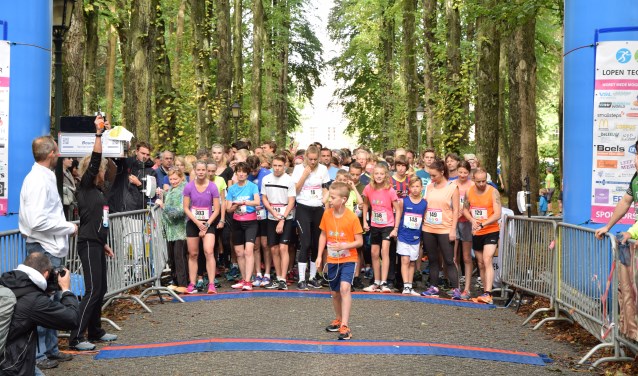Zoon van Corina, Teun (12), staat op plek 1 om mee te rennen. | Tekst&Foto: Esther Luijk