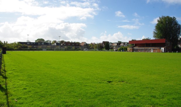 Het voormalige ASC-terrein aan de Duivenvoordestraat waar gebouwd moet gaan worden. | Foto Willemien Timmers