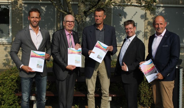 Wethouders Bas Brekelmans, Cees Ruigrok, Henri de Jong, Jeroen Verheijen en Pieter-Jan Barnhoorn.