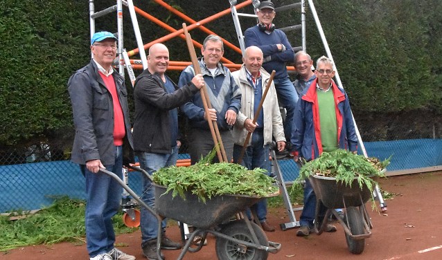 Elke donderdagochtend zijn deze mannen actief bij de Rijnkanters. | Foto: Piet van Kampen.