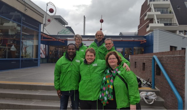 De fractie en steunfractie van GroenLinks met links vooraan het nieuwe raadslid Ibrahima Bah. | Foto: PR