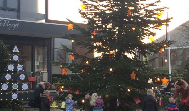 Net als vorig jaar kunt u een wens in de boom hangen.