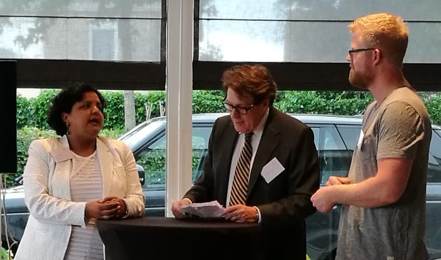 Parveen Dudock (HR-adviseur Rijndorp Installaties), Victor Deconick (journalist en tv-presentator) en Dave de Vogel (eigenaar De Vogel Interieur op Maat) (v.l.n.r.)