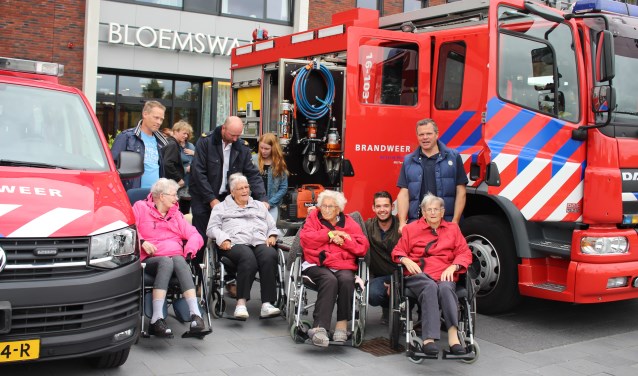 De bewoners hebben de dag van hun leven. | Foto: Annemiek Cornelissen