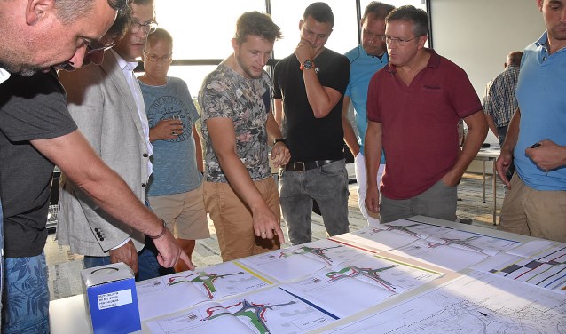 Bewoners en betrokkenen worden geïnformeerd over de plannen bij Noordwijkerweg en Voorhouterweg. | Foto: PvK.