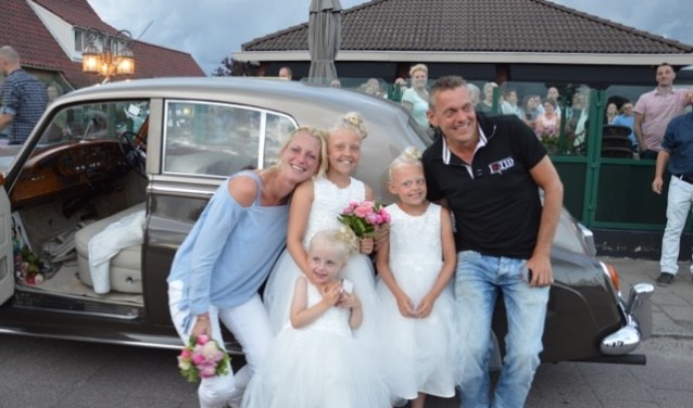 Marja, Ronald en hun drie meiden zien uit naar hun huwelijksdag. | Foto: pr
