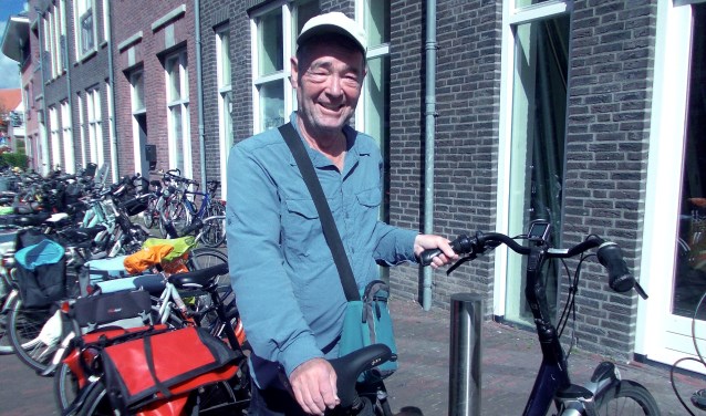 Klaas (65) stapt al tien jaar gewoon op een damesfiets: officieel 'de fiets met lage instap'.