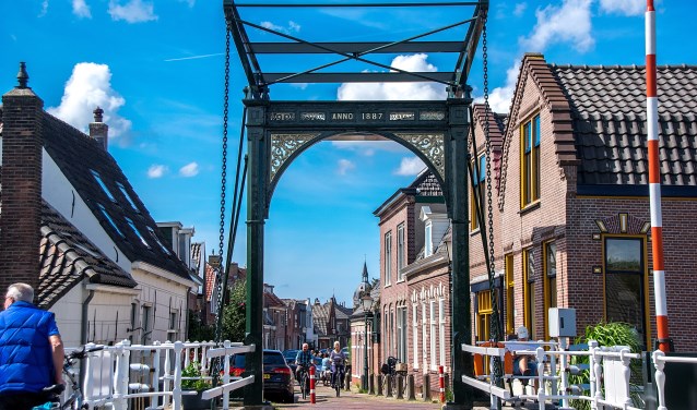 Er zijn best mooie stukjes in de bebouwde kom van Leiderdorp, zoals dit doorkijkje in de Hoofdstraat laat zien, maar niet voldoende om goed te scoren in de Elsevier test.