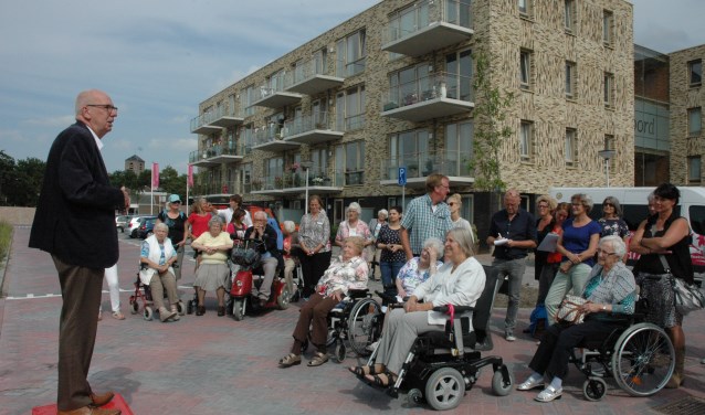 Wethouder Cees Ruigrok op de zeepkist bij de opening van het groenproject. | Foto: Ruth Eppink