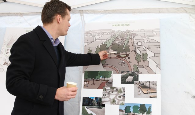 Wethouder Evert Jan Nieuwenhuis begin 2016 bij de presentatie van de plannen voor het Havengebied.