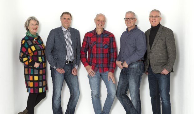 Vlnr: Loes Dockheer, Dolf Kistemaker, Guus Mesman, Richard van der Wiel, Mart van der Vlugt.