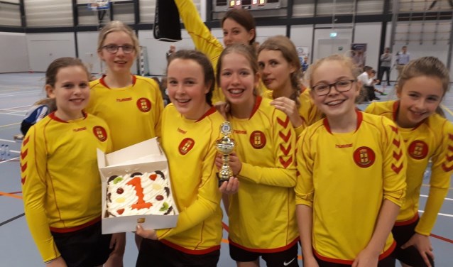 van links naar rechts: Katinka Docter, Pippa Schippers, Eeke Bunjes, Eline Heiligers, Eva Frigo, Dafne Oosterlee, Fiene Janssens en Sara Luigies.