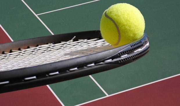 De hal is eigenlijk vooral geschikt voor tennis, waardoor zaalverhuur aan derde partijen niet echt aan de orde is.