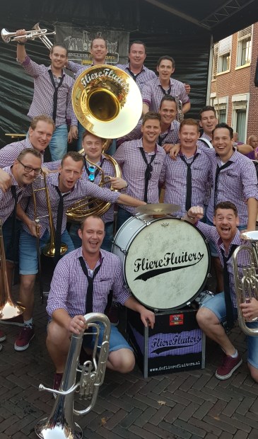 Ook bij het derde dweilorkestenkampioenschap van dit jaar, wonnen de Flierefluiters de eerste prijs. | Foto: pr.