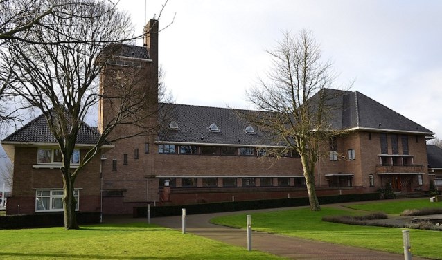 In en bij het gemeentehuis gaan morgenavond en -nacht de lichten uit.