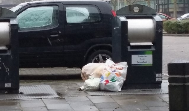 De gemeente wil onder meer onderzoeken hoe het komt dat bij sommige brengparkjes het afval er vaak naast wordt gezet, terwijl bij andere het altijd netjes blijft.