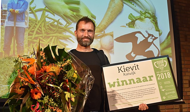 Sebastiaan Bos van Kievit won de Duurzaamheidsprijs Duin & Bollenstreek. | Foto: Piet van Kampen