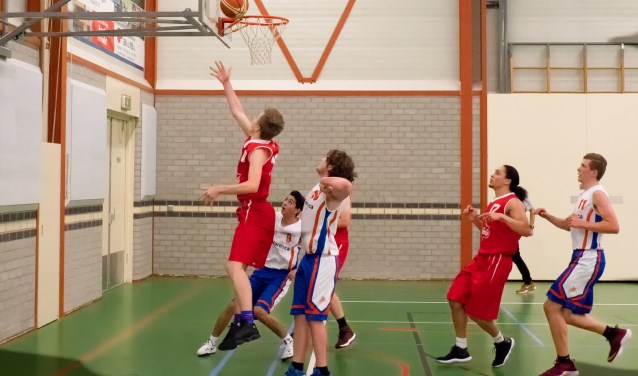 Een uitval van BVL met Tycho bij de korf.