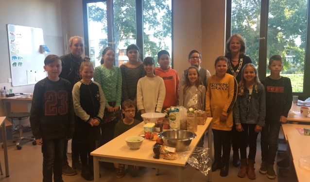 Een gezellig ontbijt in de klas, samen met de burgemeester. Dat vonden de leerlingen tof!