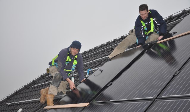 Op het gemeentehuis van Lisse zijn al zonnepanelen aangebracht. Ook steeds meer bewoners laten dit doen.