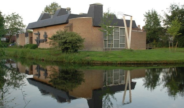 Het voormalige kerkgebouw van de Menswording op de hoek van het Heelblaadjespad en de Gallaslaan.