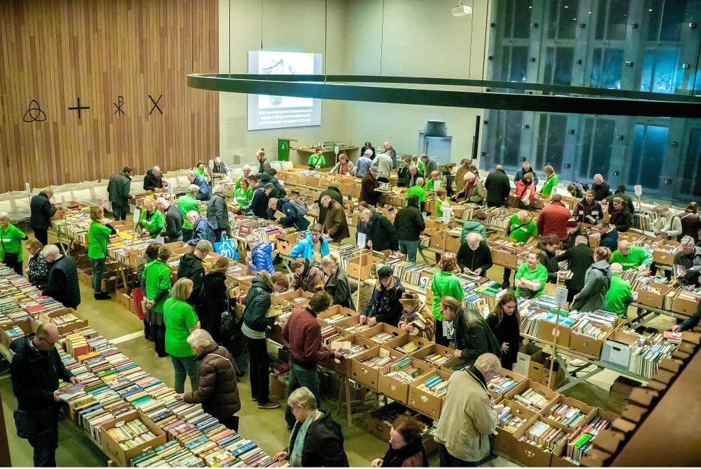 Drukte op de 26e boekenmarkt.
