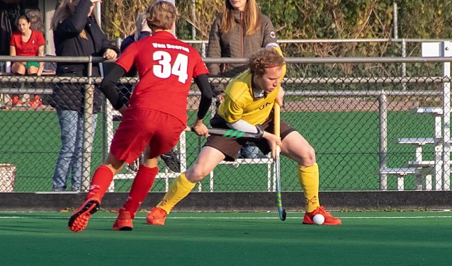 Jerome van Donk aan de bal.