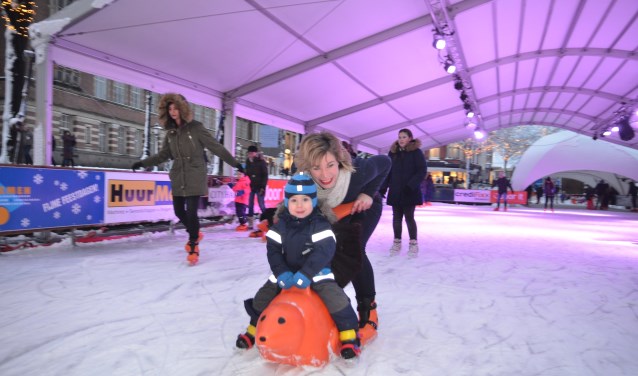 Schaatsplezier midden in de stad, het is er weer.