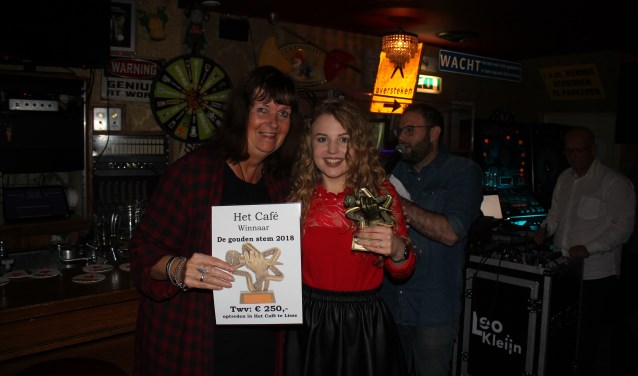 Annemiek Cornelissen met de winnares Benthe Jansen