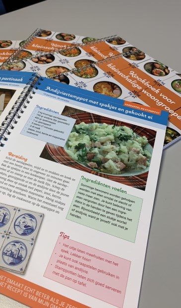 Het kookboek dat Marente heeft uitgebracht bevat recepten die in de ouderenzorg worden gebruikt.