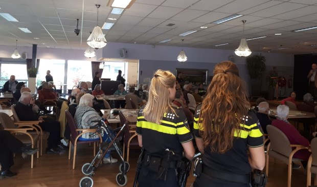 Politiestudenten organiseren een voorlichtingsmiddag over babbeltrucs. | Foto: pr.