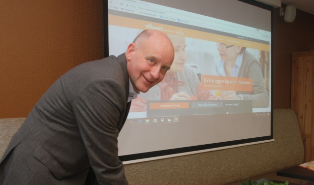 Wethouder Arno van Kempen lanceert in het voorjaar van 2017 de website Wijzelf Bollenstreek. | Tekst en foto: Piet van Kampen