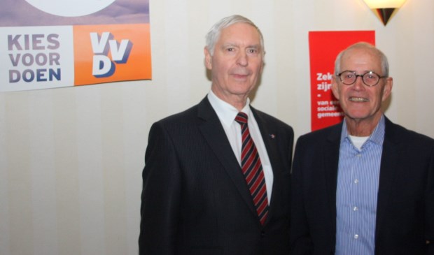 Gerard Duindan en Hans Knapp komen alsnog via voorkeurstemmen in de gemeenteraad. | Foto: Wim Siemerink