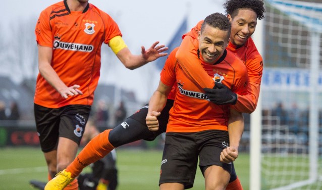 Een feestje na de treffer van Marciano Mengerink. | Foto: OrangePictures
