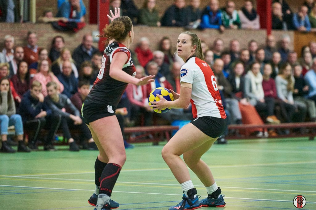 Celeste Split was opnieuw onnavolgbaar in Nijeveen. Net als vorig jaar beslist zij het duel, dit keer met zeven doelpunten.