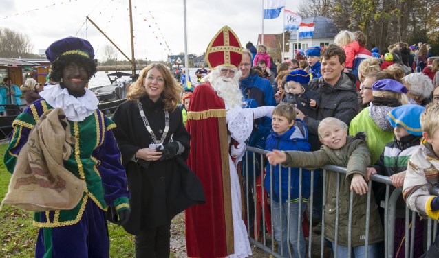 De Sint bij aankomst in Warmond in 2016. | Foto: archief