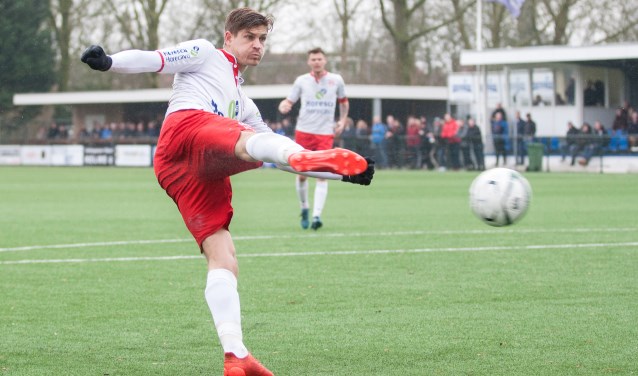 Tjeerd Westdijk brak de ban en maakte de eerste goal tegen Jong Groningen. | Foto: OrangePictures