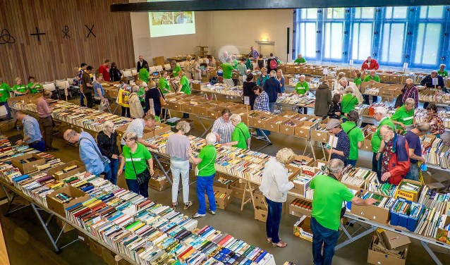 Er kan weer gesnuffeld worden tussen vele duizenden boeken. {Archieffoto: J.P. Kranenburg)
