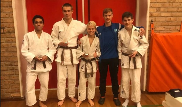 Ruben Naud Fernandez, Bas Duivenvoorde, Stefan Disseldorp, Ryan van der Molen en Yannick Turk wonnen medailles bij het Open Zeeuwse. | Foto: pr.