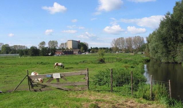 Bijna niet voor te stellen, maar dit was toen jaren geleden Leids grondgebied. Foto Niek Bavelaar.
