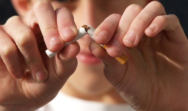 Stoppen met roken kan voor veel rokers moeilijk zijn. In een groepstraining is de kans groter dat je stoppoging wel slaagt.