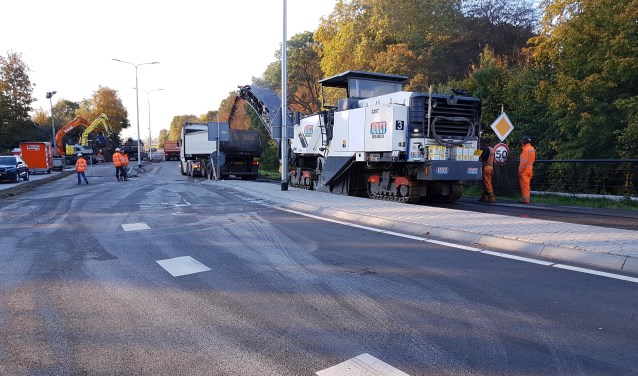 Na de wegwerkzaamheden aan de N444 is bij het vernieuwde fietspad geen verlichting aangebracht.