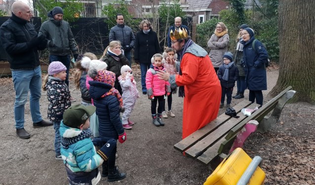 Kinderen zochten de personen uit het kerstverhaal die, als ze gevonden werden, kort iets over zichzelf vertelden.