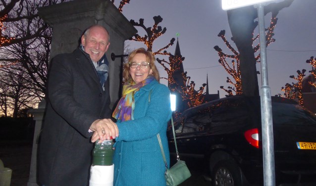 Eén druk op de grote knop schakelde de sfeerverlichting aan. | Foto: Ina Verblaauw