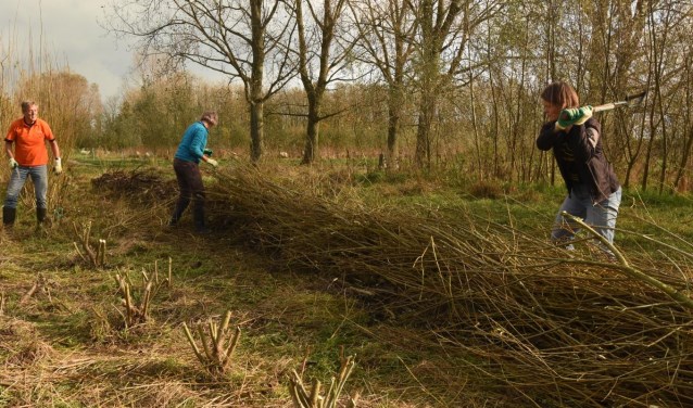 Enkele vrijwilligers aan het werk.