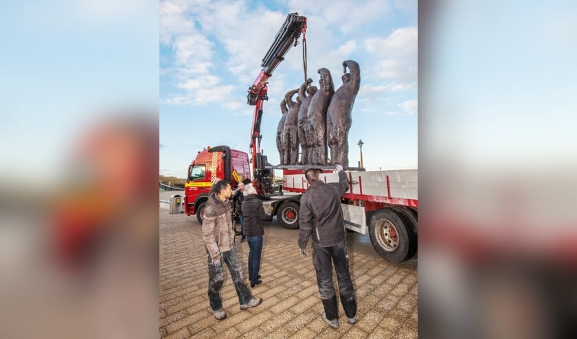 Het beeld werd afgelopen woensdag geplaatst en staat sindsdien verscholen onder een kist.
