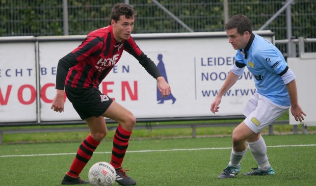 Pascal de Ridder aan de bal tegen ESTO. | Foto: Peer Compeer